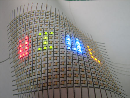 软纸显示器光图像,内含Xrox纸上LED数组(25x16)